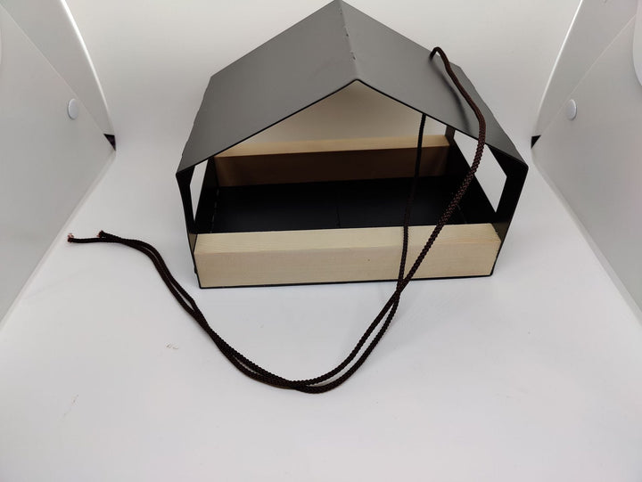 Transform Your Garden with Our Stunning Hanging Bird Feeder